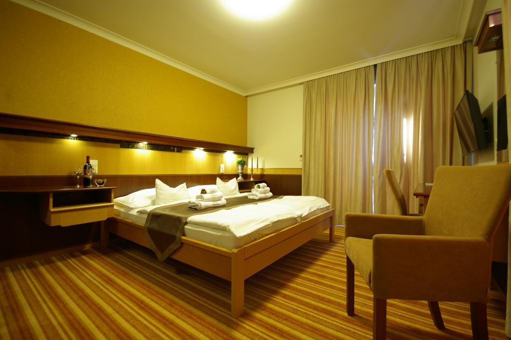 Xavin Wellness Hotel & Restaurant Harkány Δωμάτιο φωτογραφία