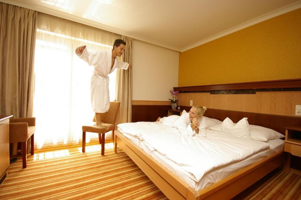 Xavin Wellness Hotel & Restaurant Harkány Δωμάτιο φωτογραφία